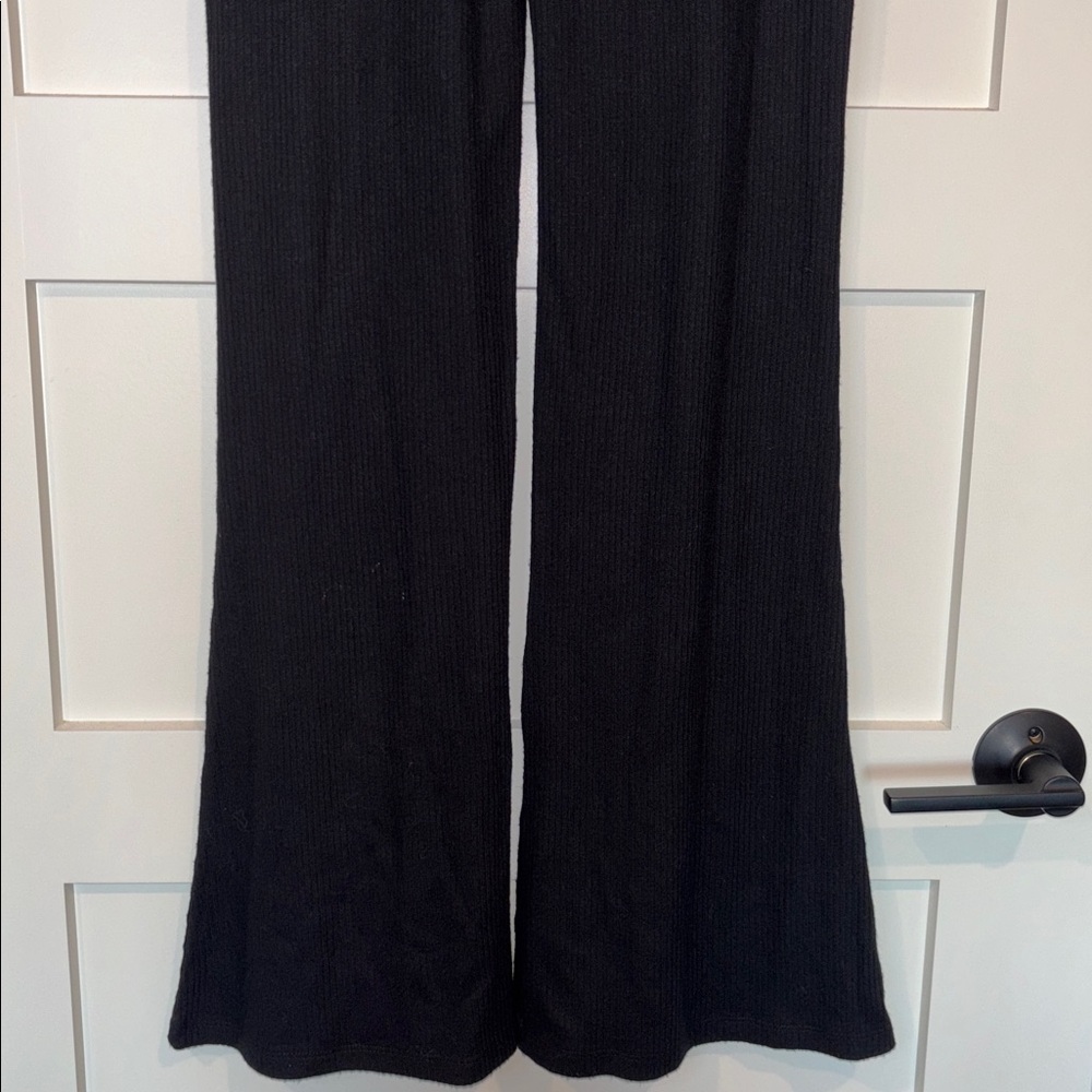 Colsie Ribbed Flare Leggings - Picture 8 of 9